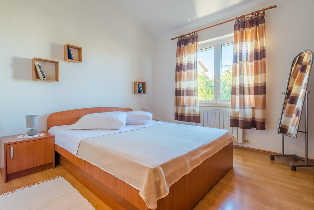 Apartment Majoran Pula Exterior photo