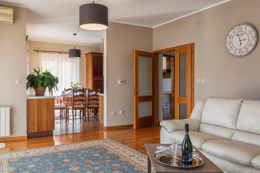 Apartment Majoran Pula Exterior photo
